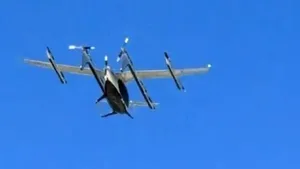 Необычный летательный аппарат засняли в небе над городом Алатау
