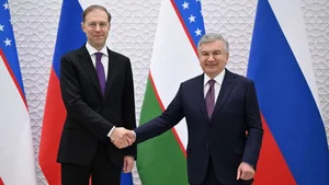Президент Узбекистана принял делегацию РФ во главе с Денисом Мантуровым