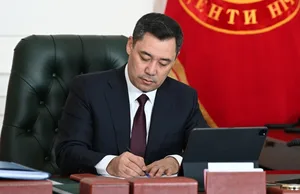 Садыр Жапаров обязал местные власти отвечать людям быстрее