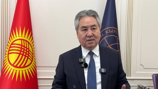Кулубаев показал рабочий кабинет — раньше его занимал Жапаров. Видео