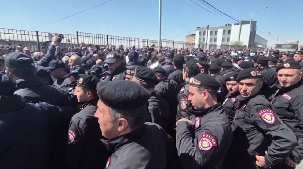В Армении снова массовое задержание сторонников Карапетяна
