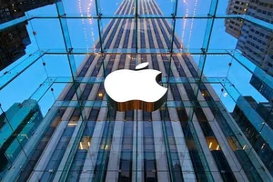 Apple стала второй в истории компанией с капитализацией выше $5 трлн