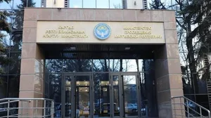 Аттестаты выпускникам школ в Кыргызстане вручат 26 июня, выпускные запрещены