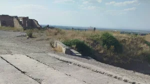 "Плиты прогибаются под грузовиками". Жители обеспокоены состоянием моста в Чуйской области