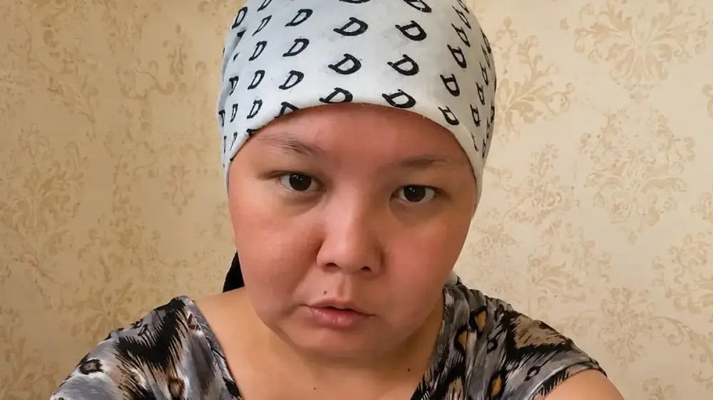 Потерявшая сына мать из Актау прилетела на встречу с министром здравоохранения в Астану