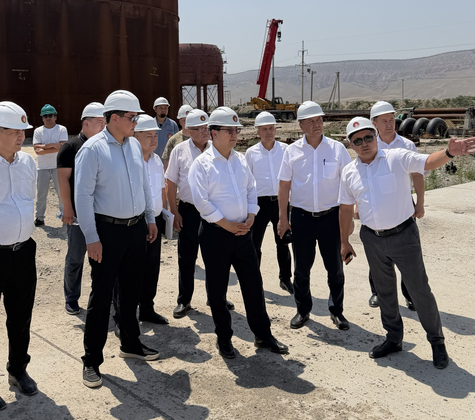 Кабмин обсудил работу «Кыргызнефтегаза» и ситуацию с поставками топлива