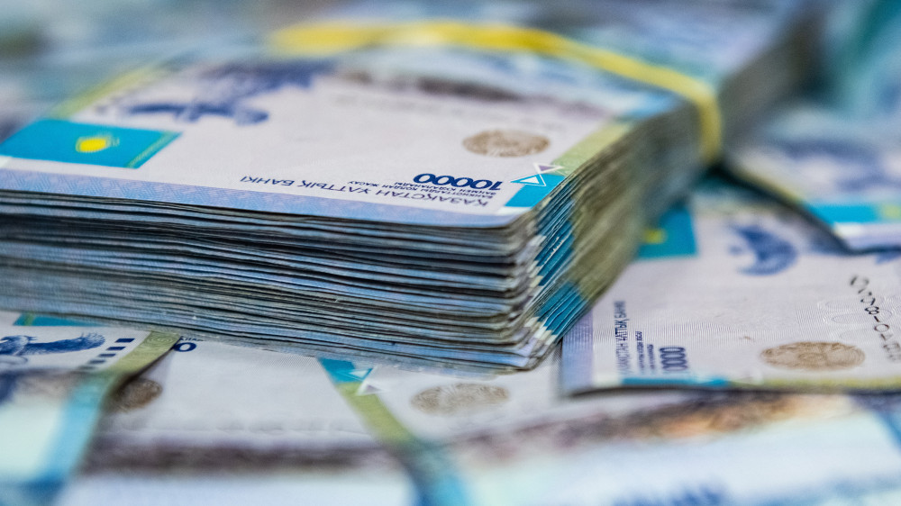 Казахстанцы хранят на депозитах 25 триллионов тенге