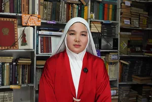 Код предков: 19-летняя бишкекчанка собрала коллекцию редких книг об орнаментах