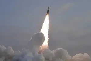 СМИ: КНДР могла запустить баллистическую ракету подводных лодок