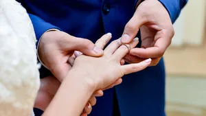 Тысячи казахстанцев решили пожениться в один день