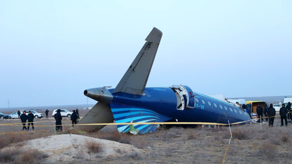 Крушение самолёта AZAL близ Актау: семьи погибших судятся за то, кто получит выплаты