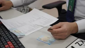 Казахстанец получил права после трех провалов на экзамене: детали дела