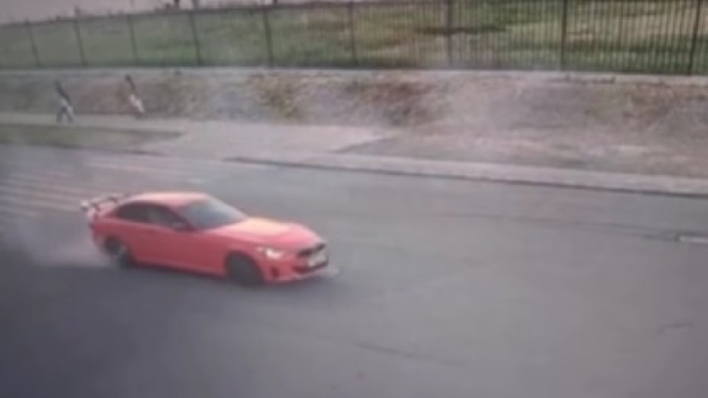 В Астане иностранец на BMW устроил опасное “дрифт-шоу“и был наказан - видео