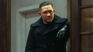 Скандал вокруг Тома Харди и сериала Гая Ричи получил продолжение