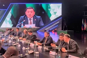 Устойчивое и безопасное будущее обсудил секретарь Совбеза Кыргызстана в России