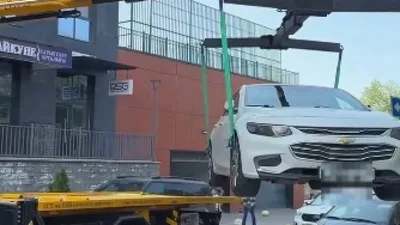 Машины массово увозят из дворов Алматы - начались рейды ДЧС и полиции