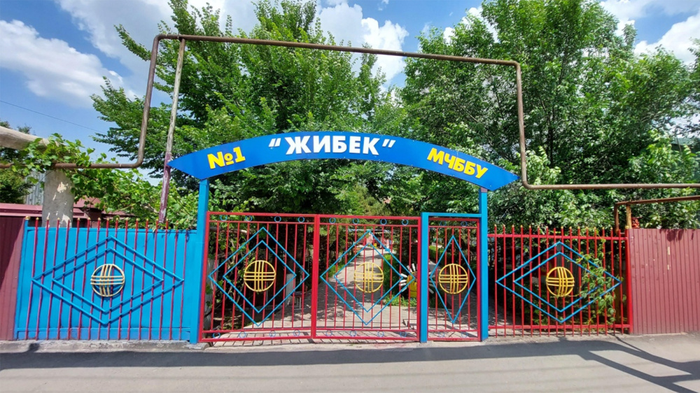 В Оше задержали заведующую детсадом по подозрению в получении взятки