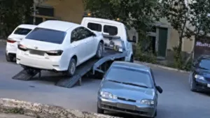 Наглый угон попал на видео в Уральске