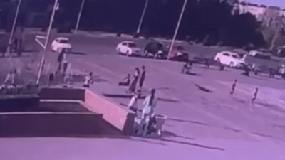 Ребенок провалился под землю в центре Экибастуза: момент попал на видео