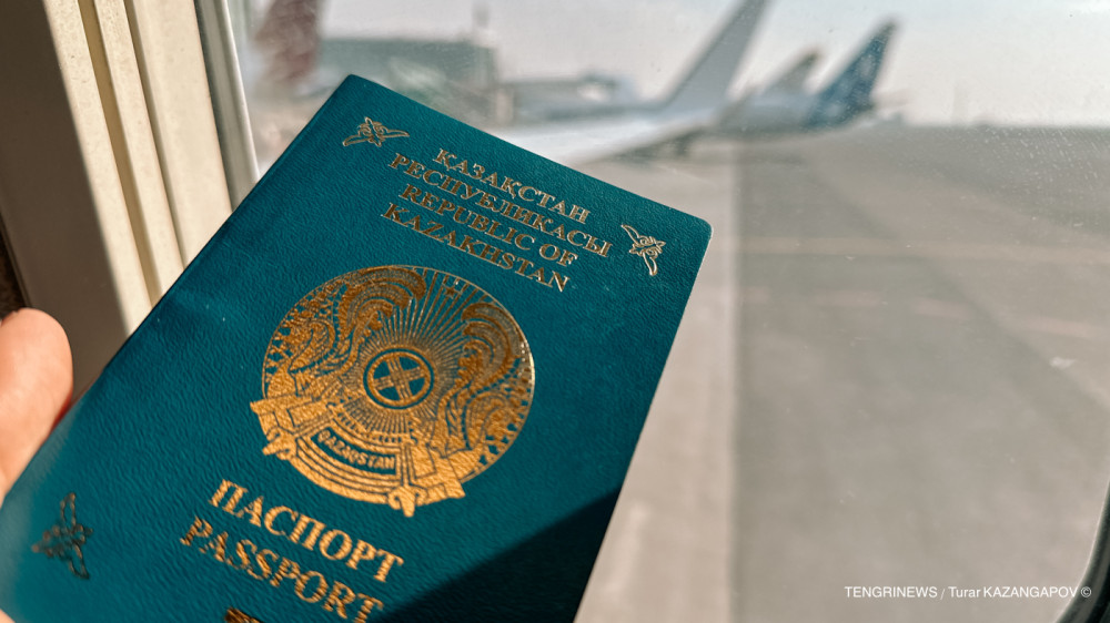 Казахстанцам с долгами по налогам запретят выезд из страны