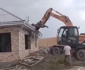 В Ноокате самозахват пастбища обернулся уголовным делом и сносом построек
