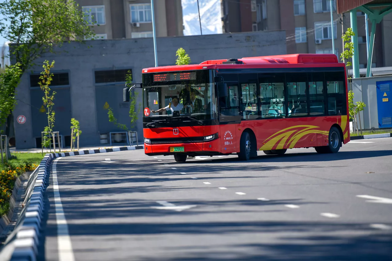 В Бишкеке презентовали новые электробусы Geely для городского транспорта