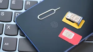 Скрытые списания и навязанные сервисы - депутаты требуют разобраться с мобильными операторами