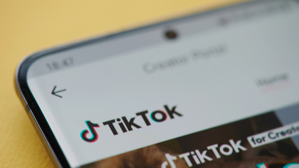 Пользовательницу из Актау оштрафовали на 86 500 тенге за мат в TikTok