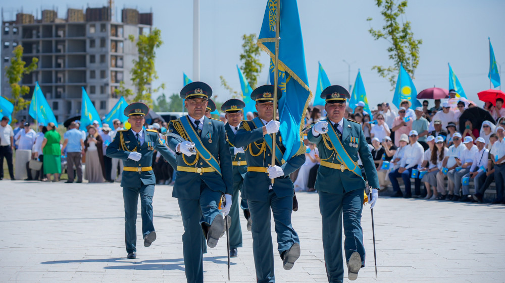 Государственный флаг подняли в Шымкенте в честь праздника
