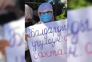 Матери детей с ВИЧ провели акцию в надежде привлечь внимание президента