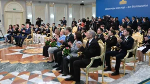 Президент рассказал, кого считает подлинными “героями нашего времени“