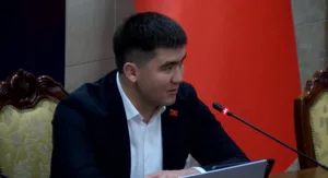 Депутат Жогорку Кенеша: Директора школ принимают на работу только своих