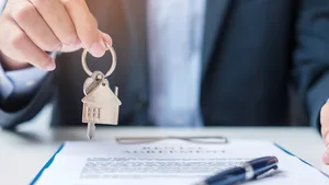 Договор купли-продажи жилья необязательно заключать у нотариуса. Что нужно знать о сделке