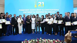 60 квартир и 13 госнаград вручили работникам культуры в Алматы