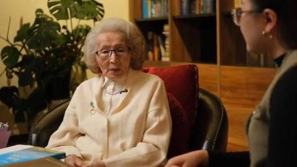 Токаев поздравил с 90-летием выдающуюся поэтессу Марфугу Айтхожу
