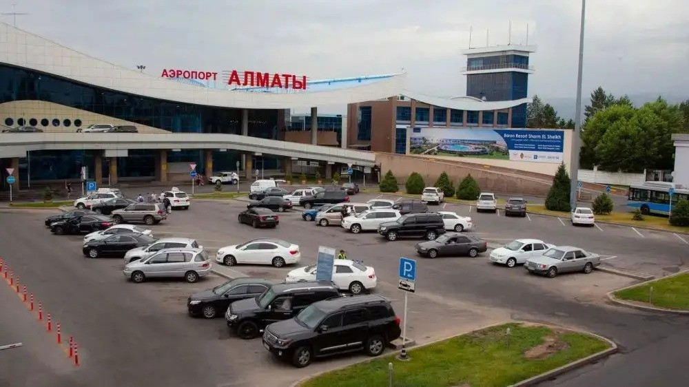 Аэропорт Алматы изменил схему въезда для автомобилей