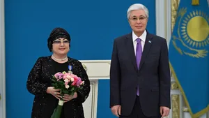 Токаев вручил ордена и медали известным казахстанским артистам