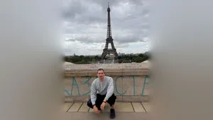 “Какой позор!“Граффити “Казахстан“появились у Эйфелевой башни