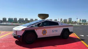 Дорогая игрушка или полезная техника - как используют Tesla Cybertruck в МЧС