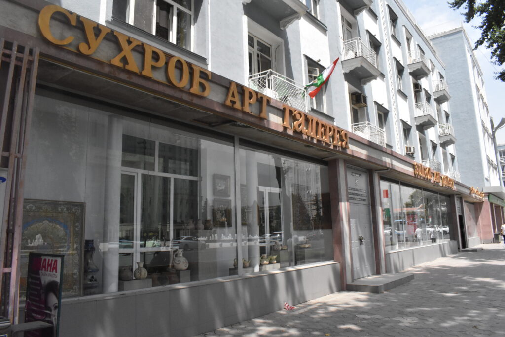 Что можно увидеть в галерее Сухроба Курбанова в Душанбе?