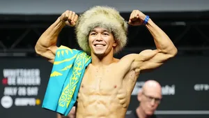 Известный казахстанский боец едет в Баку на бой в UFC