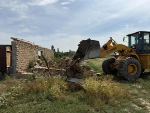 В Караколе незаконно построенный дом снесли по требованию прокуратуры