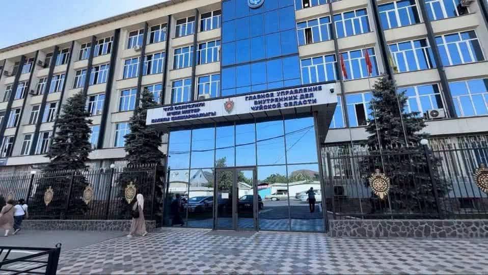 В Чуйской области ищут водителя автомобиля, упавшего в канал