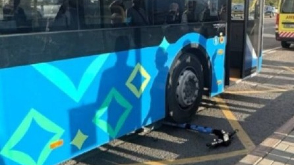 Подросток на электросамокате попал под колёса автобуса в Астане