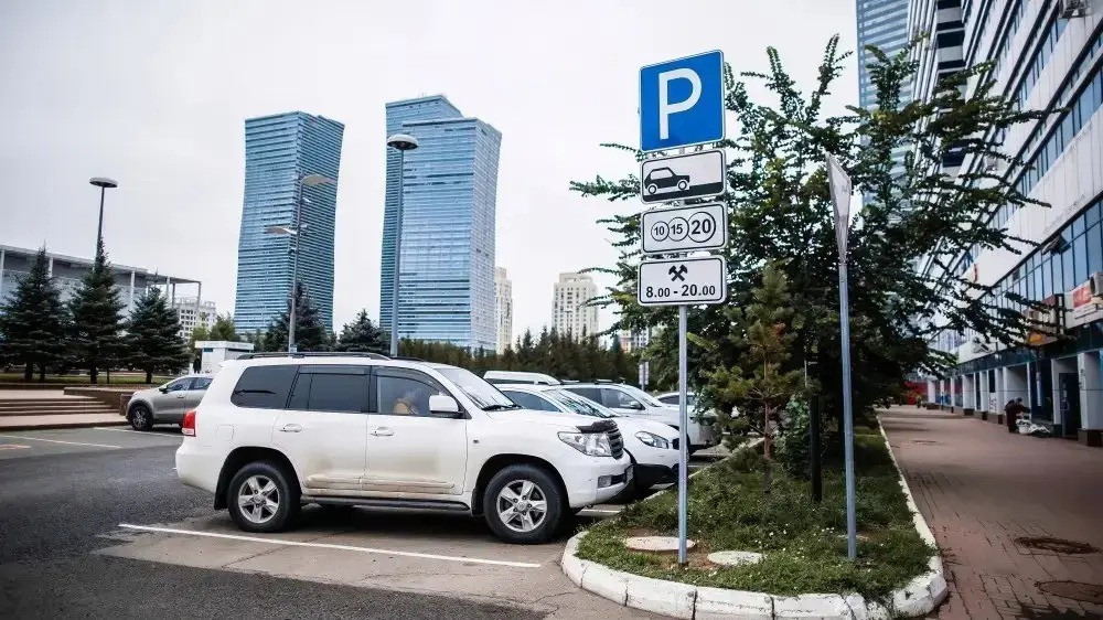 Платные парковки в Астане переходят в собственность города - что изменится