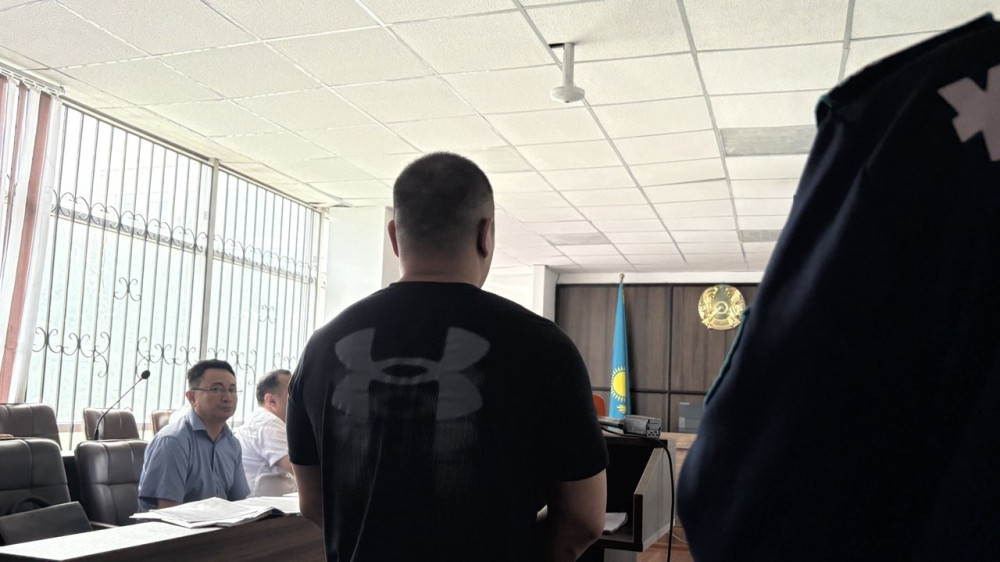 Служебная машина и подмена номеров - ключевой свидетель выступил на суде по ДТП на Аль-Фараби