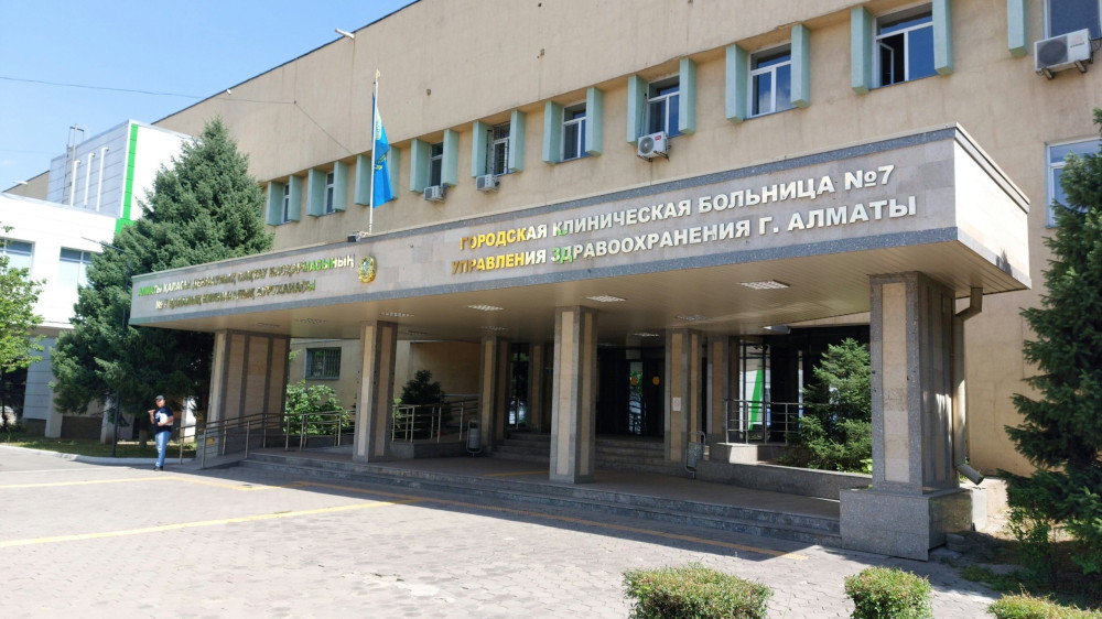 В одной из крупнейших больниц Казахстана сменился главный врач