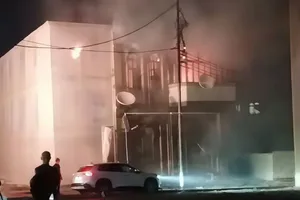 В Ясамальском районе Баку загорелся жилой дом