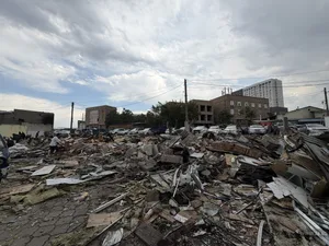 В Бишкеке начали сносить рынок «Мадина»?