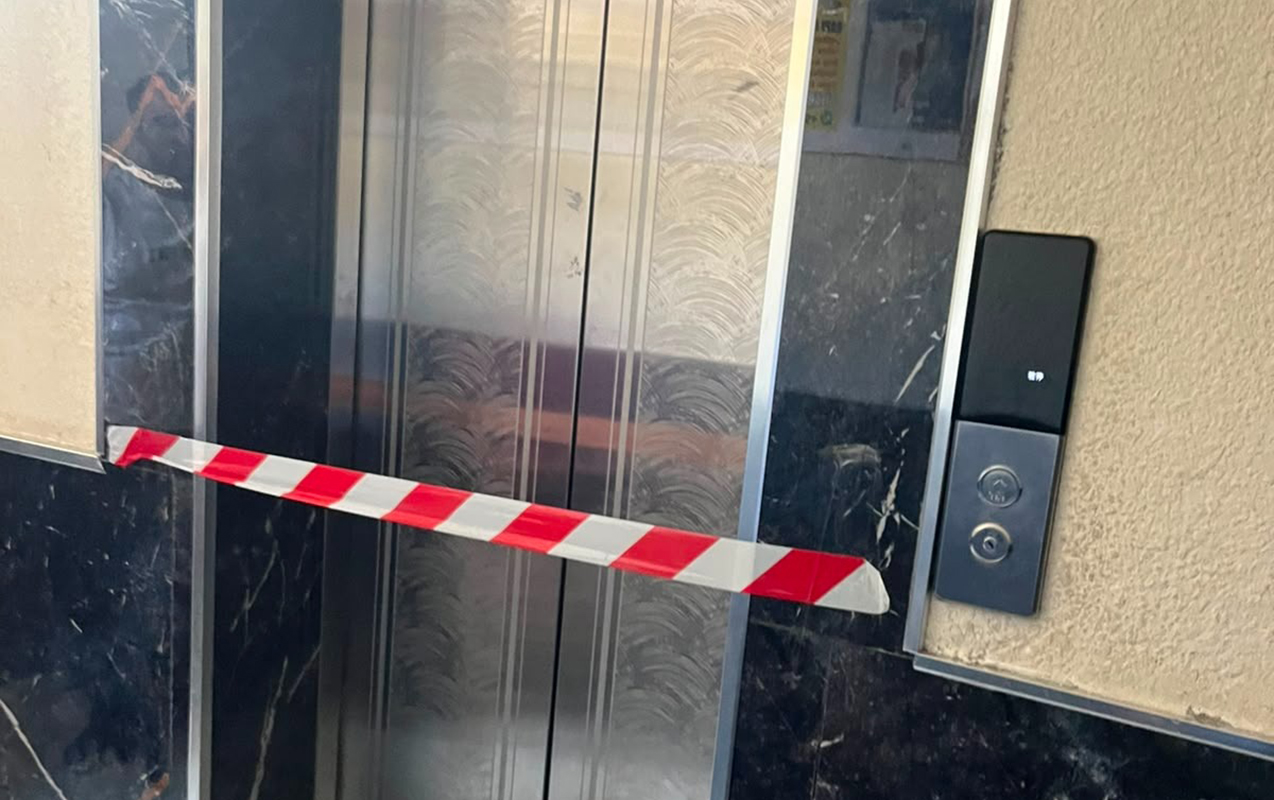 В Баку жители жилого здания остались без лифтов после проверки МЧС